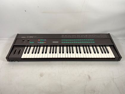 Yamaha-DX7 Mk I w/ original hard case, N/W